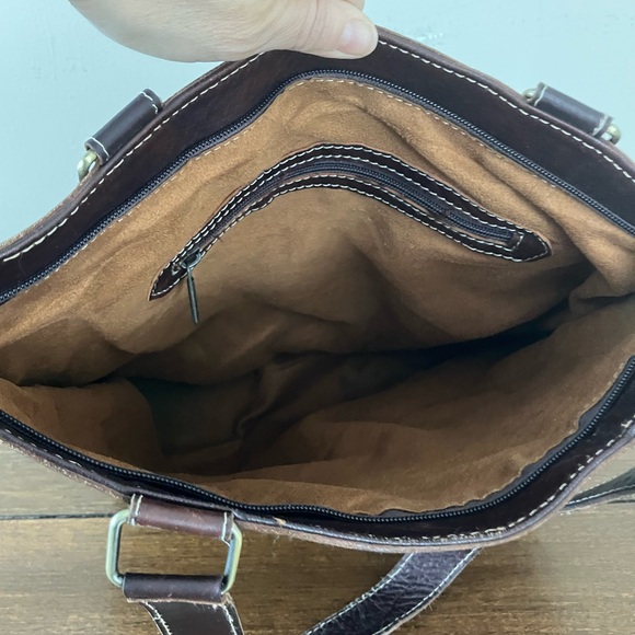 Elegant Brown Leather Tote Bag - Picture 9 of 11